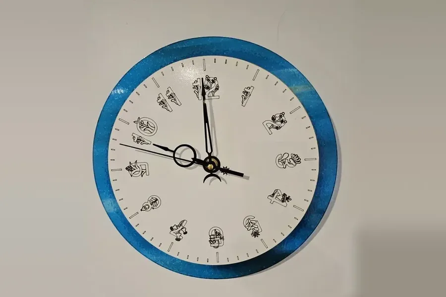 An engraved clock face on an acrylic ring